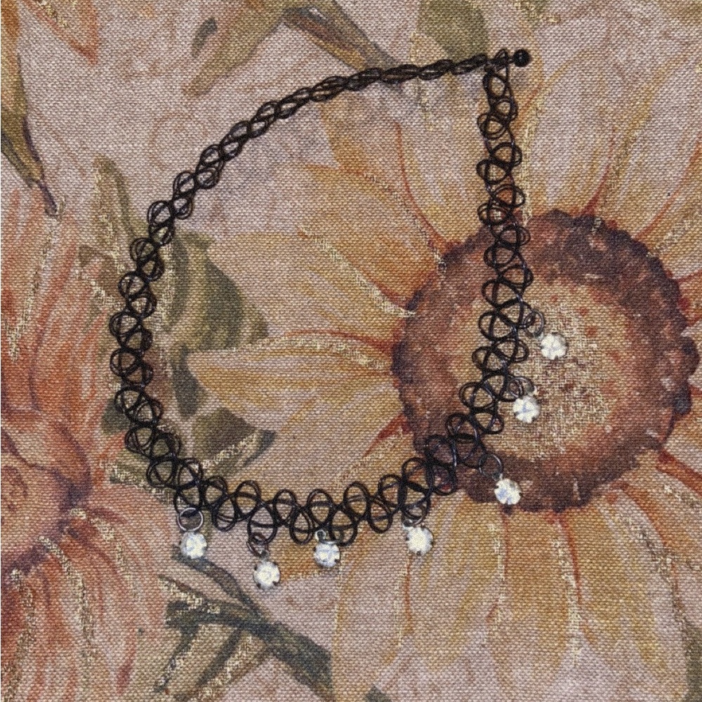 Diamond dangling choker